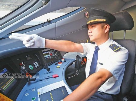 石家莊東華鐵路學(xué)?；疖?chē)司機(jī)專(zhuān)業(yè)