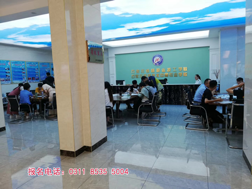 石家莊鐵路學(xué)校報(bào)名用本人到校嗎？