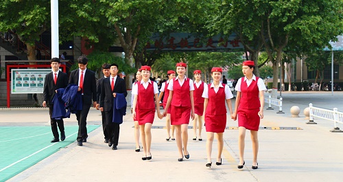 不滿15周歲能報名石家莊東華鐵路學(xué)校嗎？